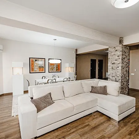 Spacious Close To Valea Trandafirelor Park! Apartment