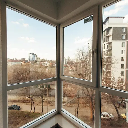 Spacious Close To Valea Trandafirelor Park! *