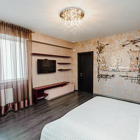 Spacious Close To Valea Trandafirelor Park! *