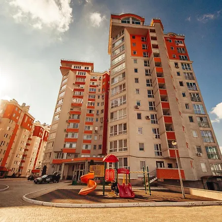 Spacious Close To Valea Trandafirelor Park! *
