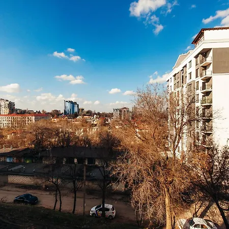 Spacious Close To Valea Trandafirelor Park! *