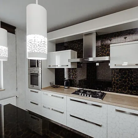 Spacious Close To Valea Trandafirelor Park!