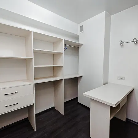 Spacious Close To Valea Trandafirelor Park! *