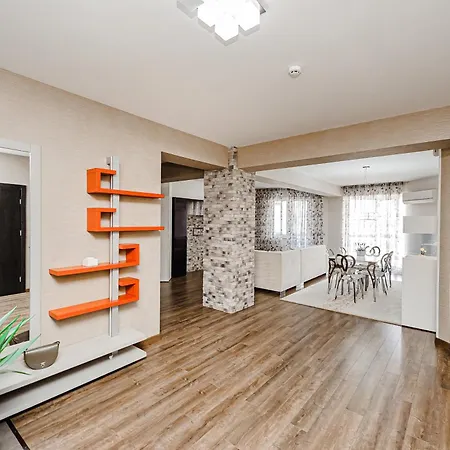 Spacious Close To Valea Trandafirelor Park! *